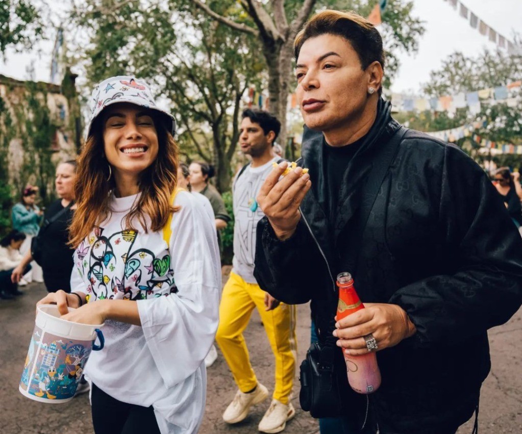 Anitta abre álbum de férias na Disney e mostra momentos de intimidade ...