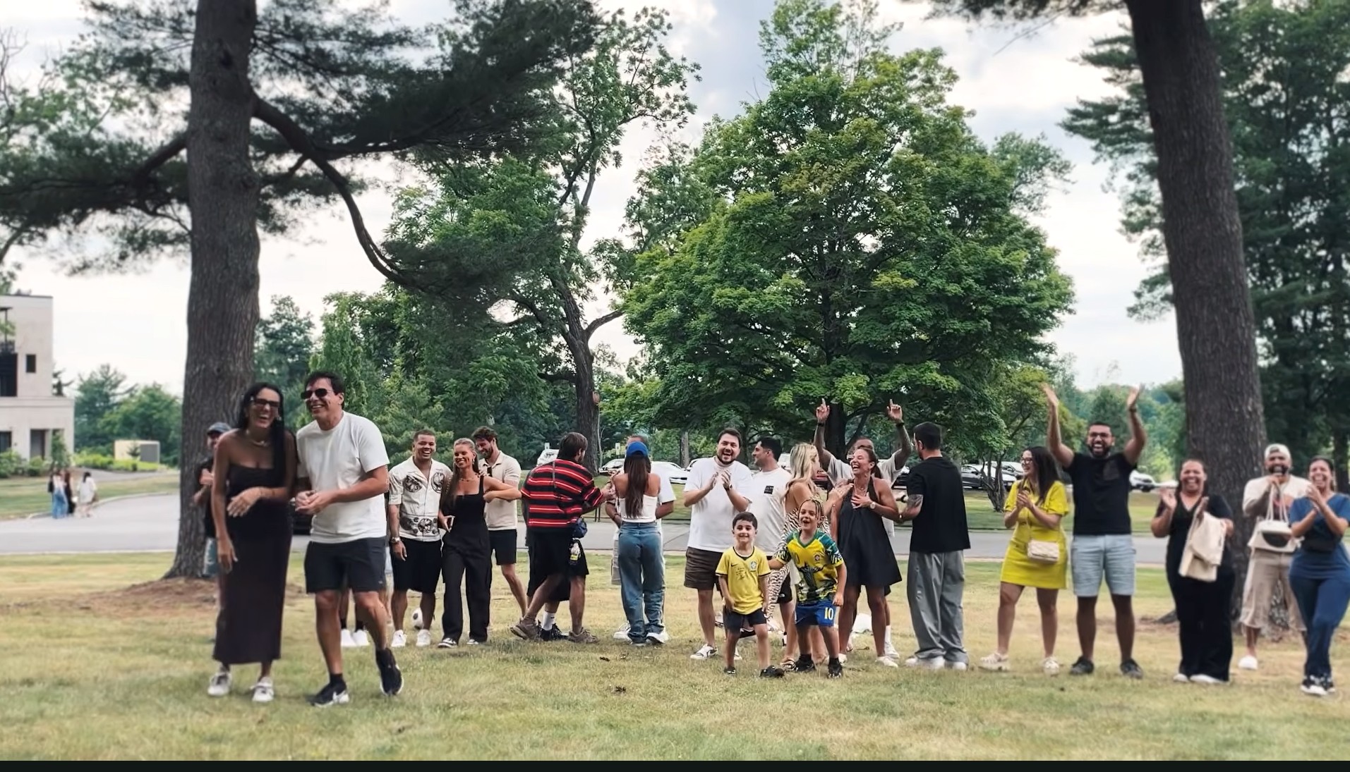 Neymar Jr. e Bruna Biancardi receberam familiares e famosos em chá revelação da terceira filha