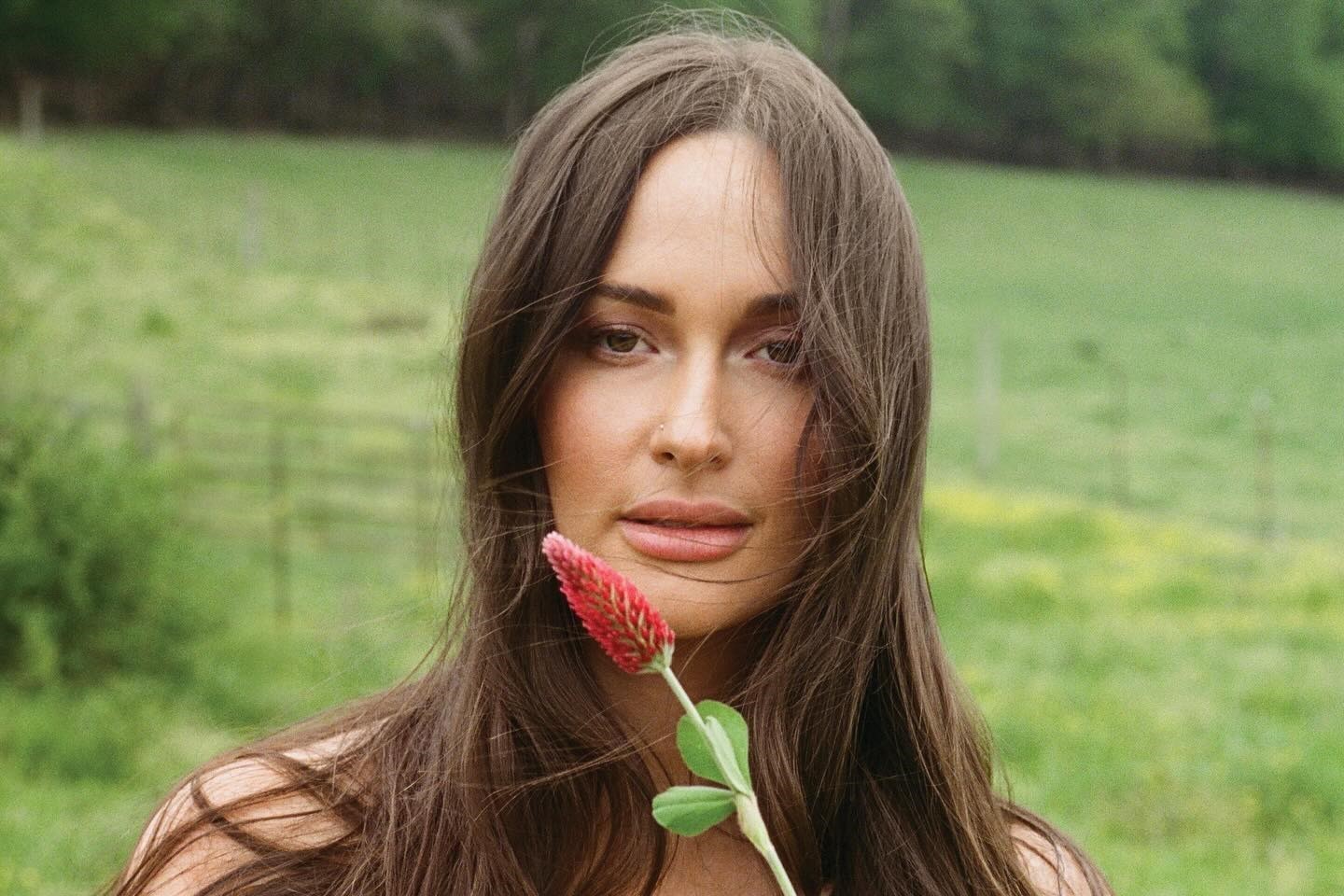 Quem é Kacey Musgraves? Atração internacional do Rodeio de Jaguariúna canta sobre drogas e diversidade