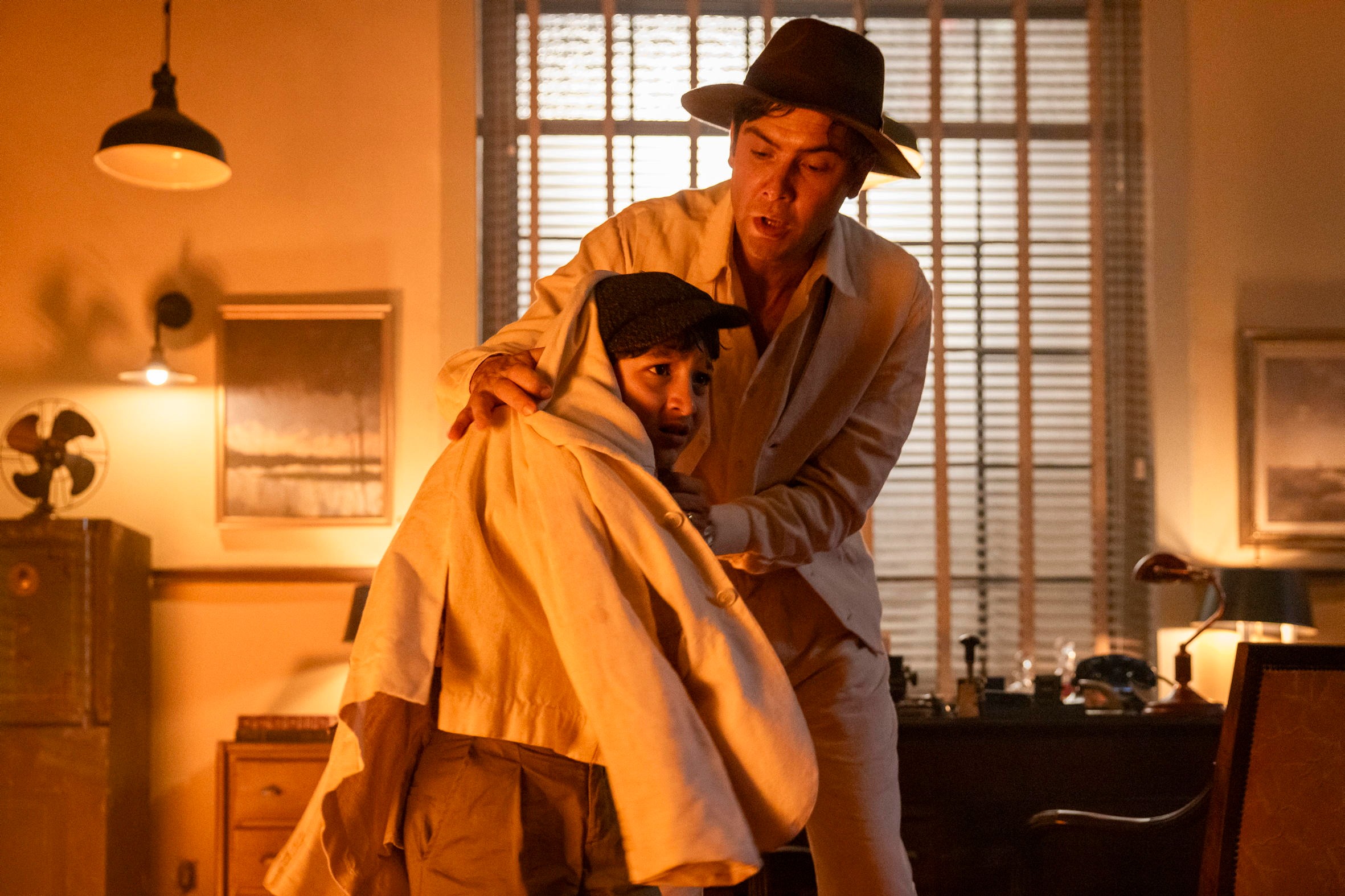 Êta Mundo Melhor!: Candinho e Samir ficam presos em incêndio