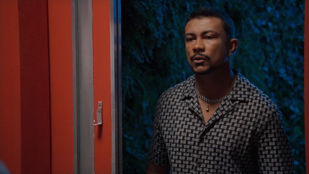 Em Três Graças, Bagdá pedirá para morar com Kasper por um tempo — Foto: Globo