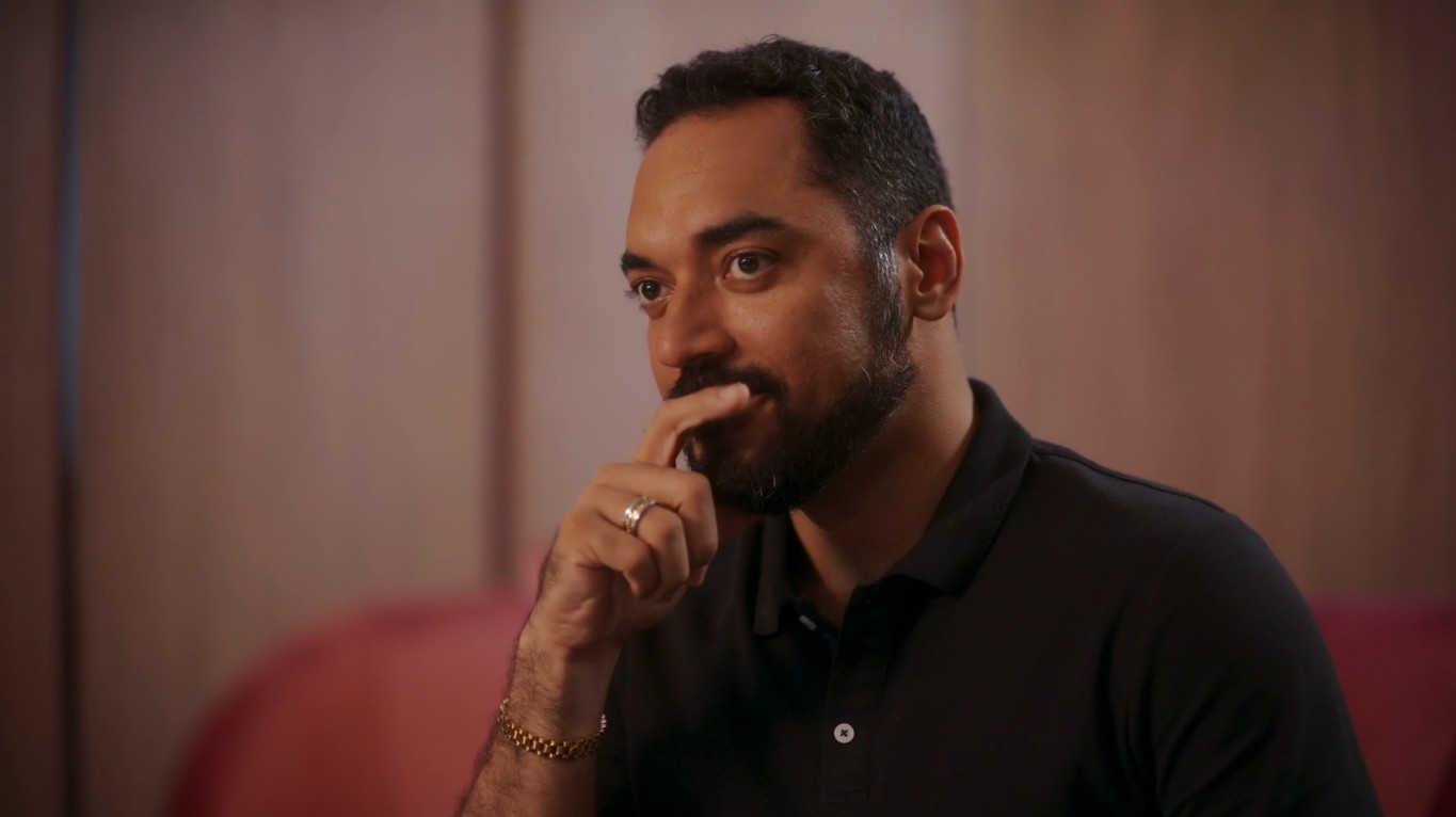 Em Coração Acelerado, Cinara tem crise de ciúmes e choca Ronei