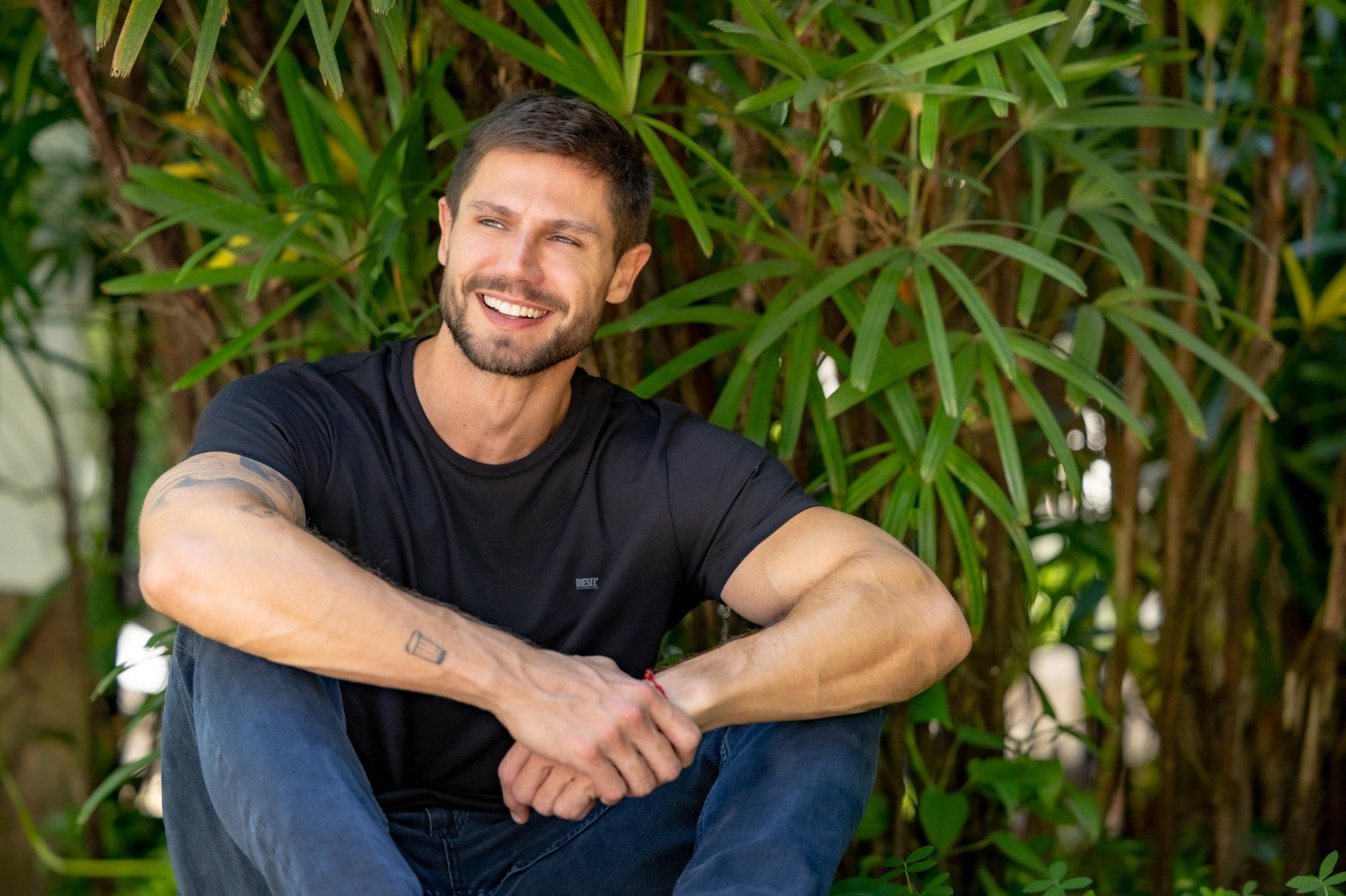 Jonas Sulzbach revela saudade do filho, de 10 anos: ‘Estou louco para falar com ele’