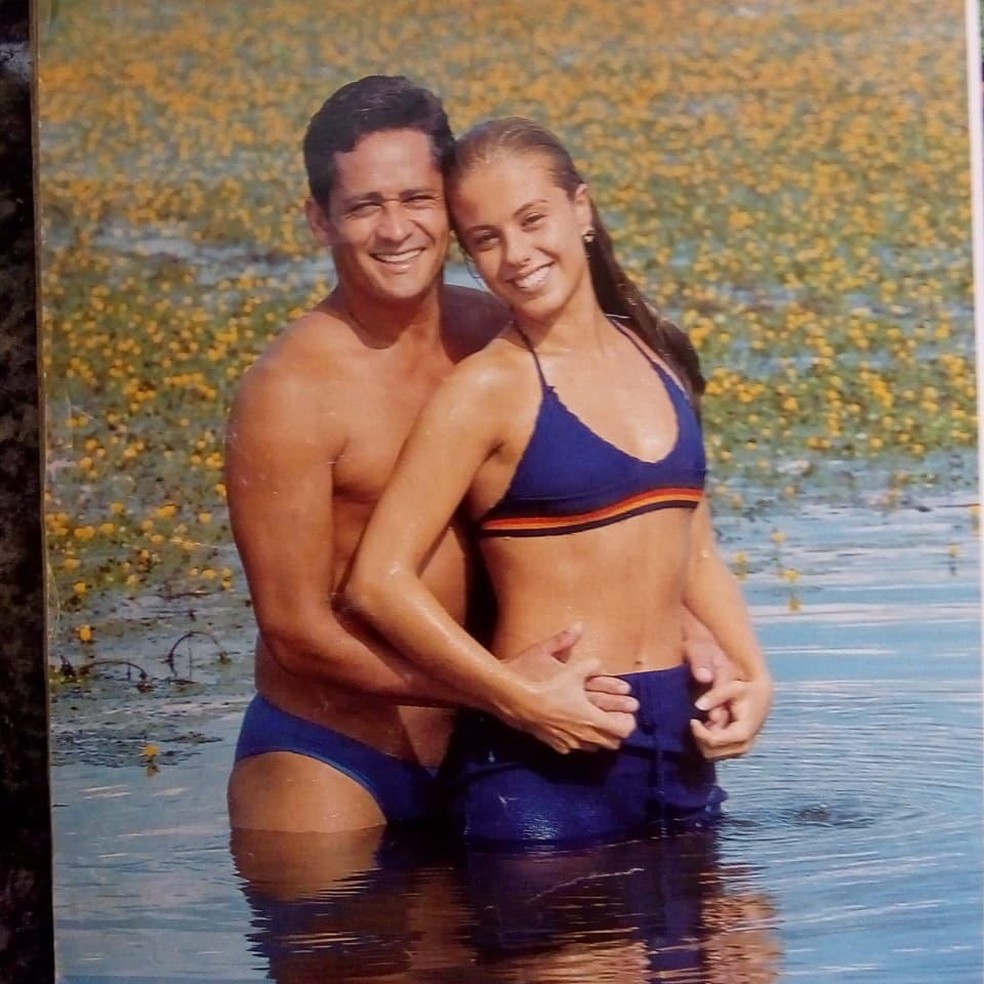 Leonardo se declara à Poliana no Dia dos Namorados — Foto: Reprodução/Instagram