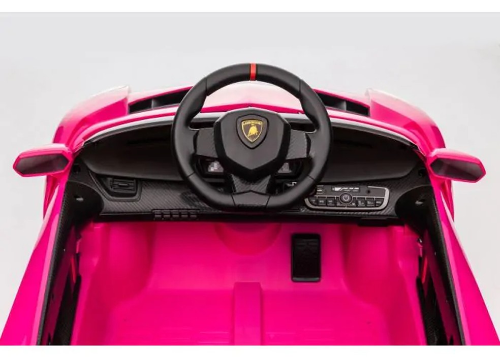 Mavie ganha mini Lamborghini — Foto: Reprodução/Internet