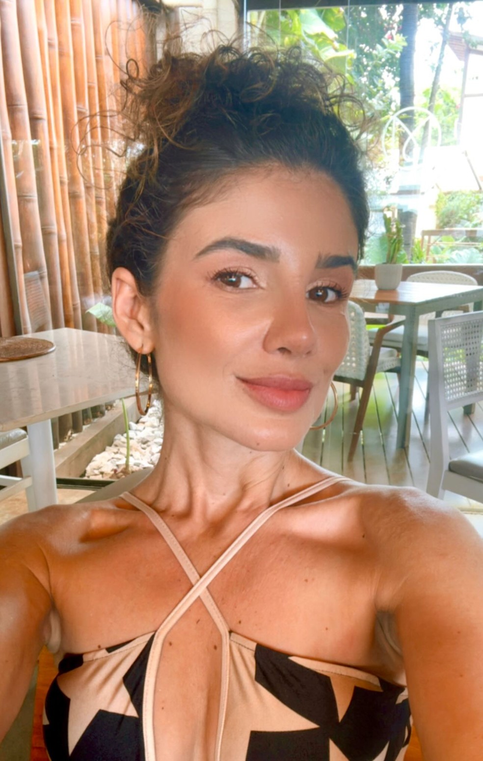 Paula Fernandes celebra seus 40 anos em Fernando de Noronha