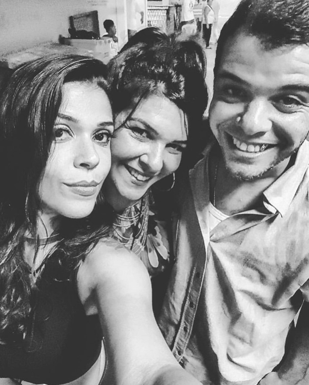 Irmã de João Rebello, Maria Carol faz homenagem tocante após a morte do ex-ator mirim 'Seu caminho é luz' — Foto: Reprodução/Instagram