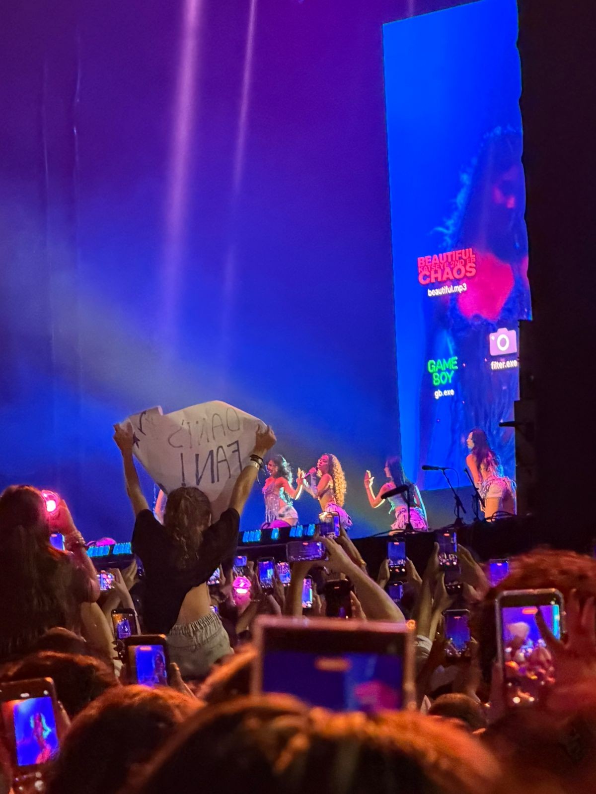 Sem Manon, KATSEYE se apresenta no Lollapalooza e leva multidão à loucura