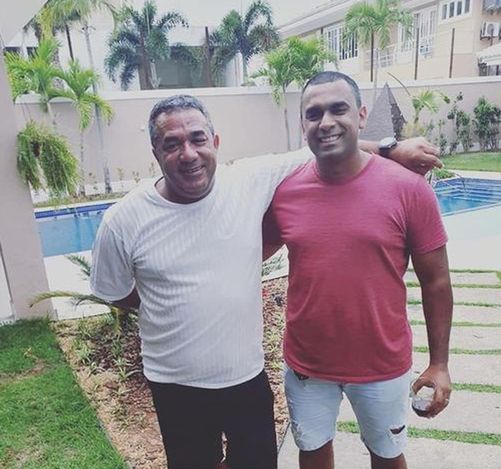 Mauro Machado, pai de Anitta, ao lado de Felipe Terra, irmão da cantora — Foto: Reprodução/Instagram