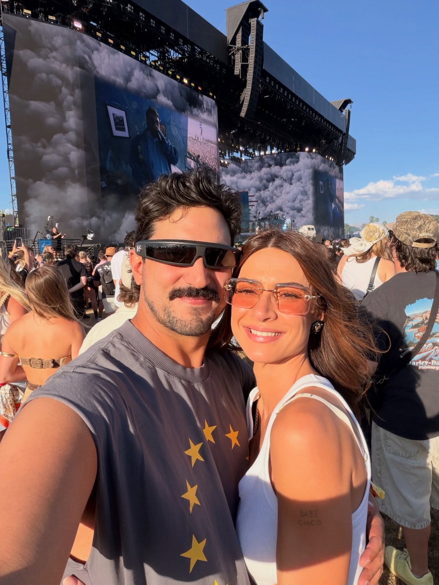 Acompanhada do marido Renato Góes, Thaila Ayala curte aniversário de 40 anos no Coachella