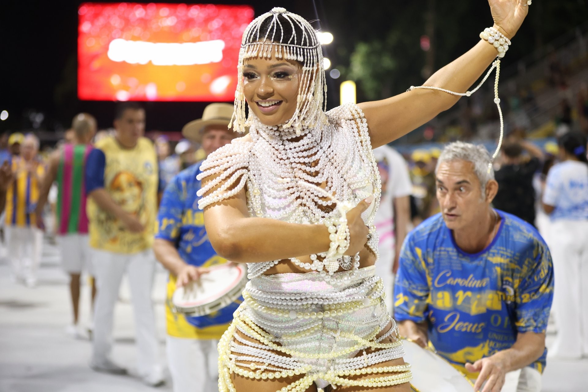 Juliana Alves celebra trabalho na Unidos da Tijuca: 'Muito feliz e orgulhosa'