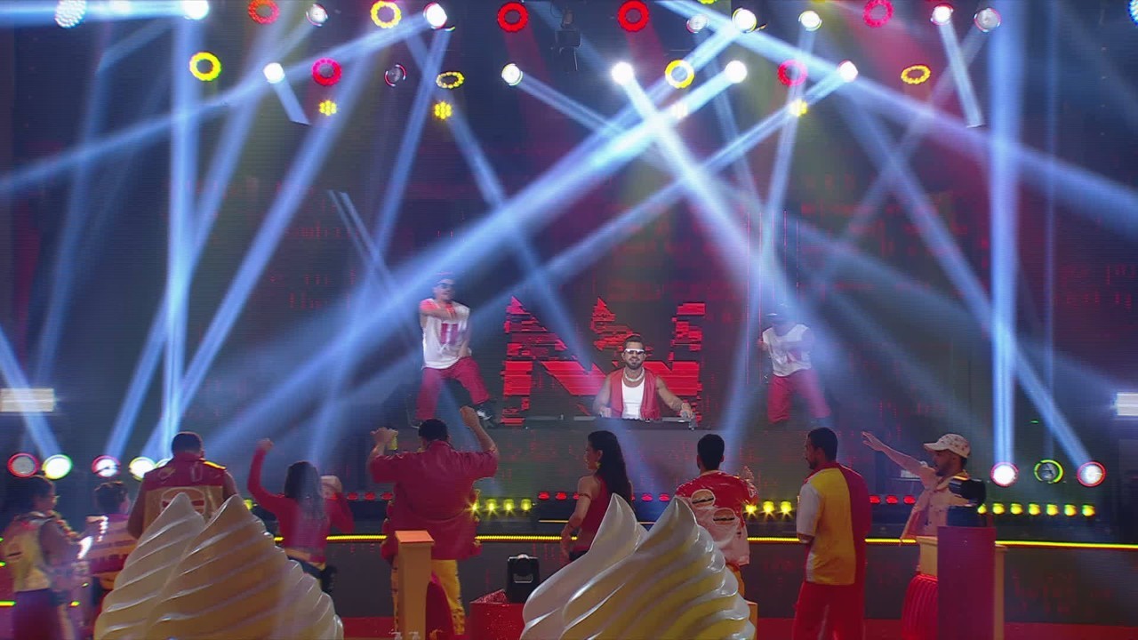 Dennis abre Festa do BBB 25 com funk, e brothers se jogam ao som do 'Trap do Trepa Trepa'