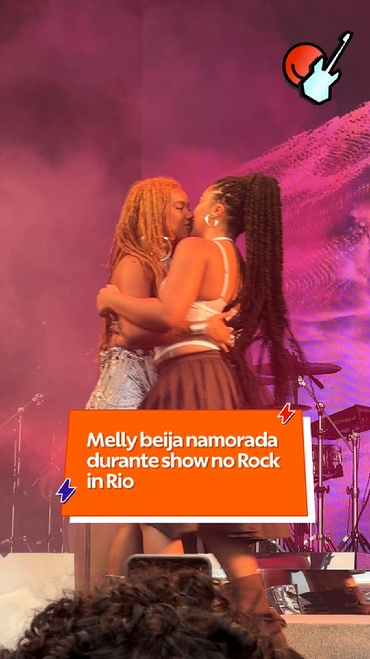 Melly beijando sua namorada no palco do Rock in Rio