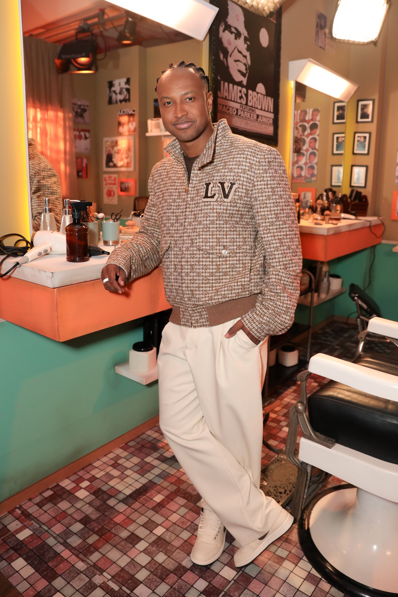 Thiaguinho celebra ano com turnê lotada, novo projeto e chegada do filho: 'O mais feliz da minha vida'