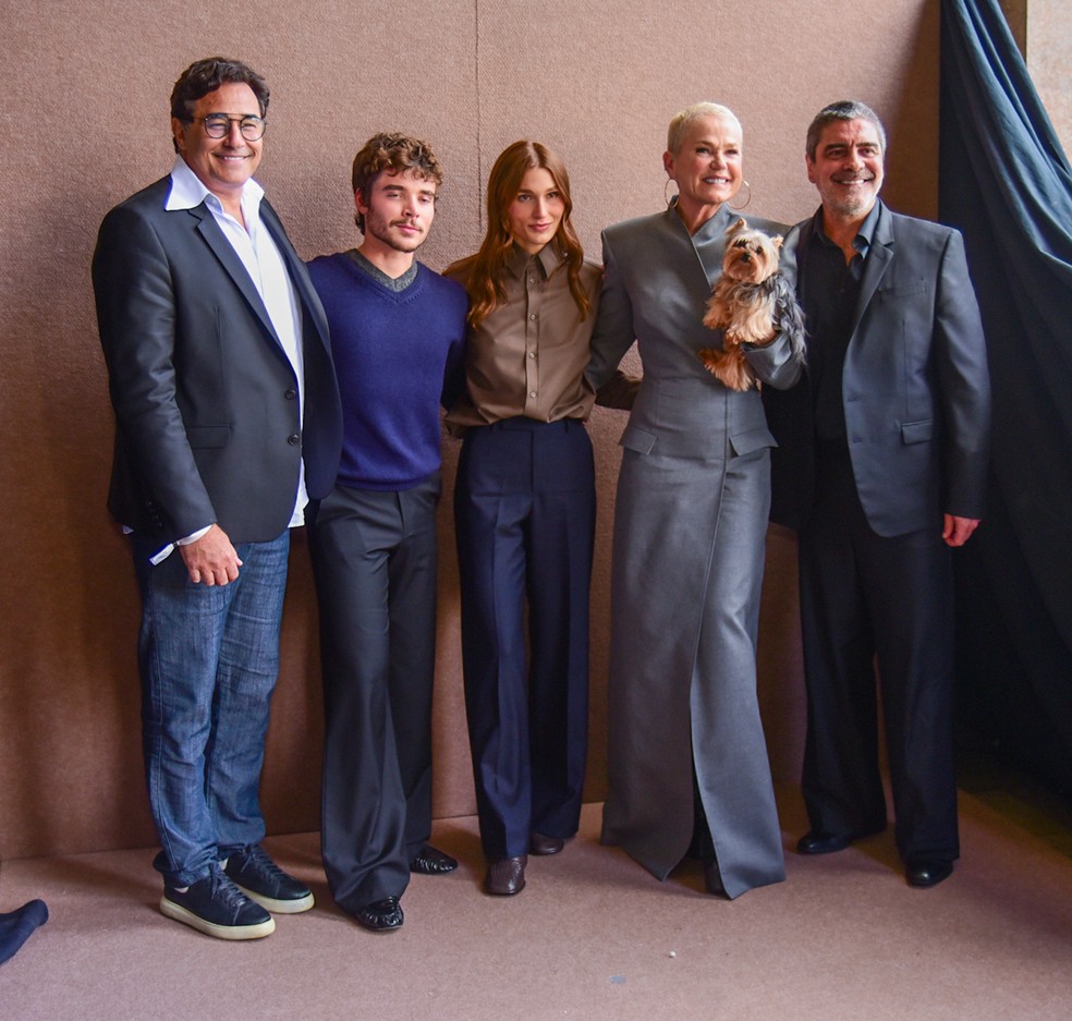 Luciano Szafir, João Lucas, Sasha, Xuxa e Junno — Foto: Agnews