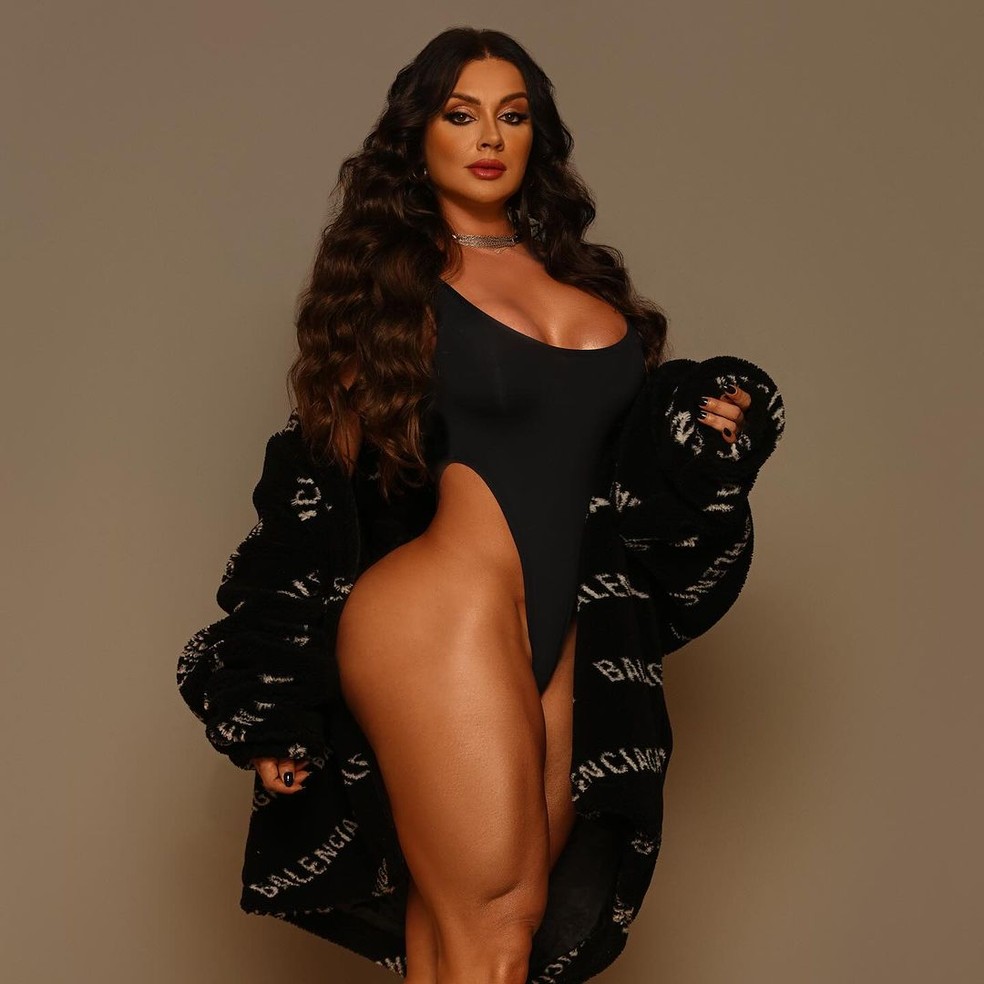 Juju Salimeni surge de maiô em novas fotos — Foto: Reprodução/Instagram