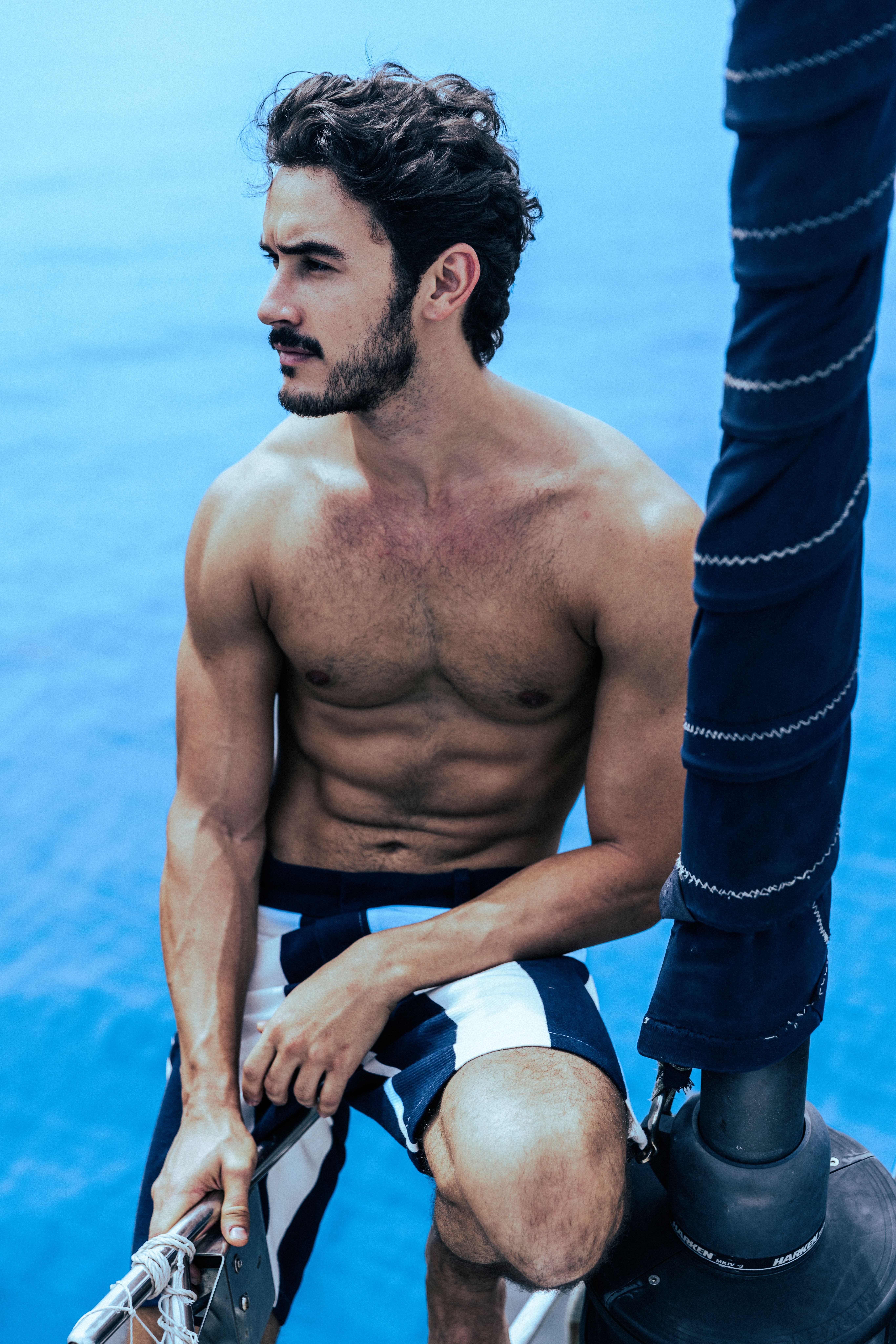 Filipe Bragança comemora primeiro protagonista, reflete sobre fama de galã e entrega: ‘É ridículo o quanto sou romântico’