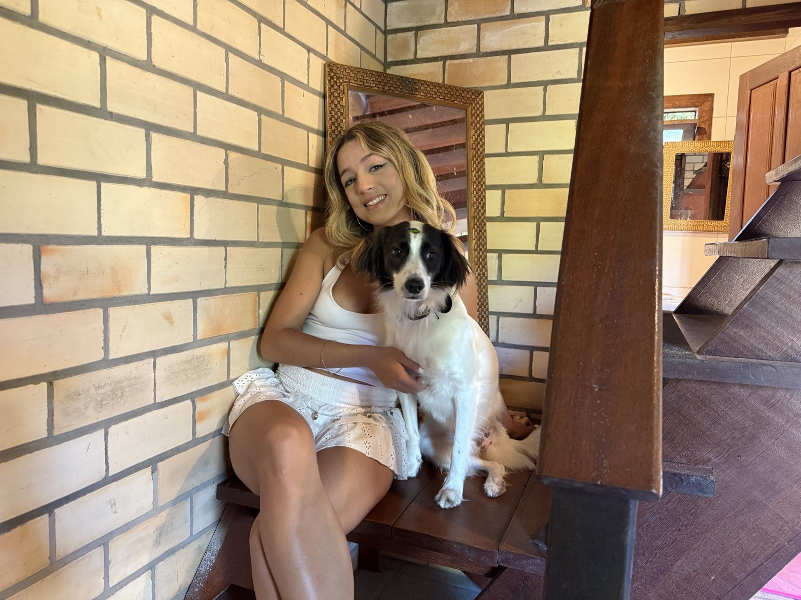 Cachorro de Samira visita a Casa de Vidro do Sul, e candidata cai no choro: 'Eu vou te dar uma perna'