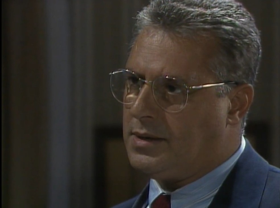 Em A Viagem, Otávio não se sensibiliza com o pedido de Diná para que ele defenda Alexandre — Foto: TV Globo