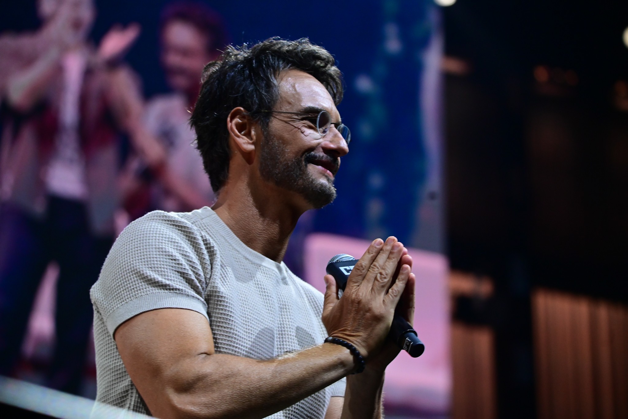 CCXP25: Rodrigo Santoro é homenageado no evento de cultura pop
