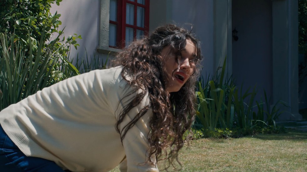 Gerluce vai pular pela janela — Foto: Reprodução/TV Globo