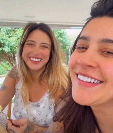 Lauana Prado ganha mimo em manhã de chamego com Tati Dias: 'Assim começamos nosso feriado'