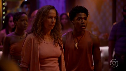 Zefa Leonel é contida por Vespertino e Jordão