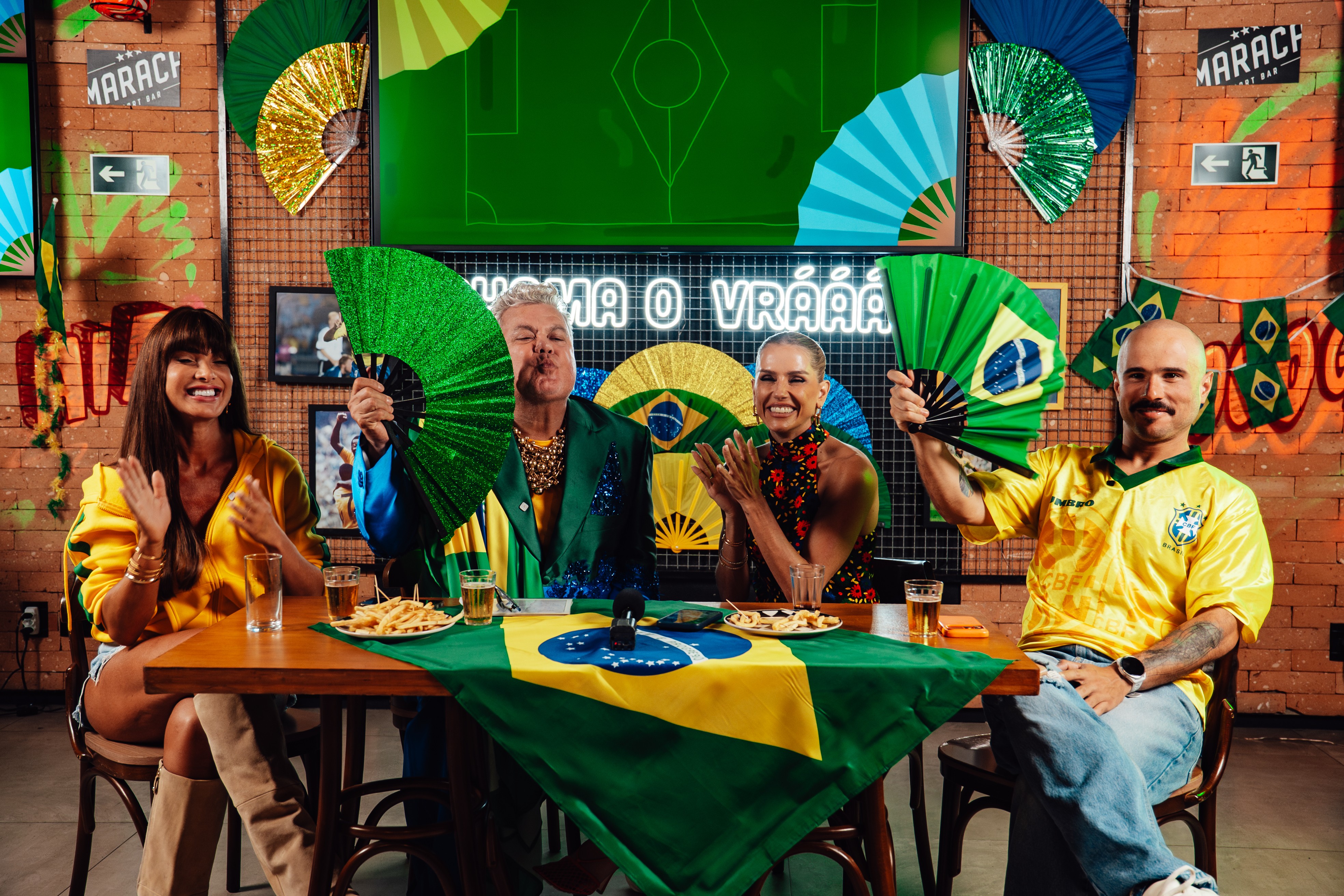 Deborah Secco, Nicole Bahls e Ed Gama dão seus palpites para estreia do Brasil na Copa
