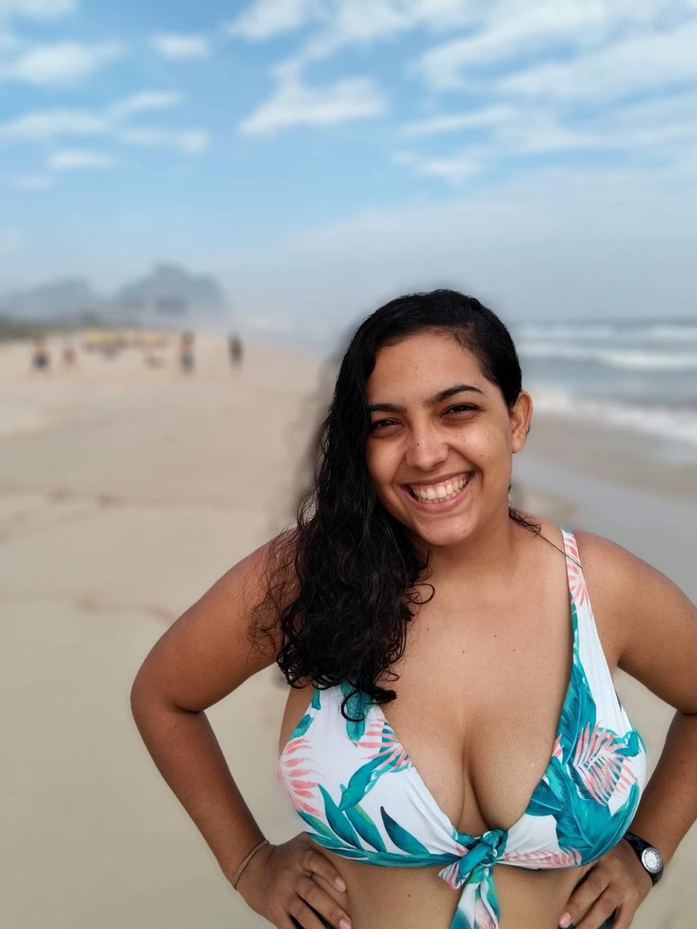 Camila Moura remodelou os seios com próteses de 240 ml de silicone — Foto: Acervo pessoal