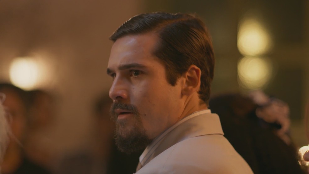 A Nobreza do Amor: Mirinho descobre que Fabrício fugiu levando tudo — Foto: TV Globo