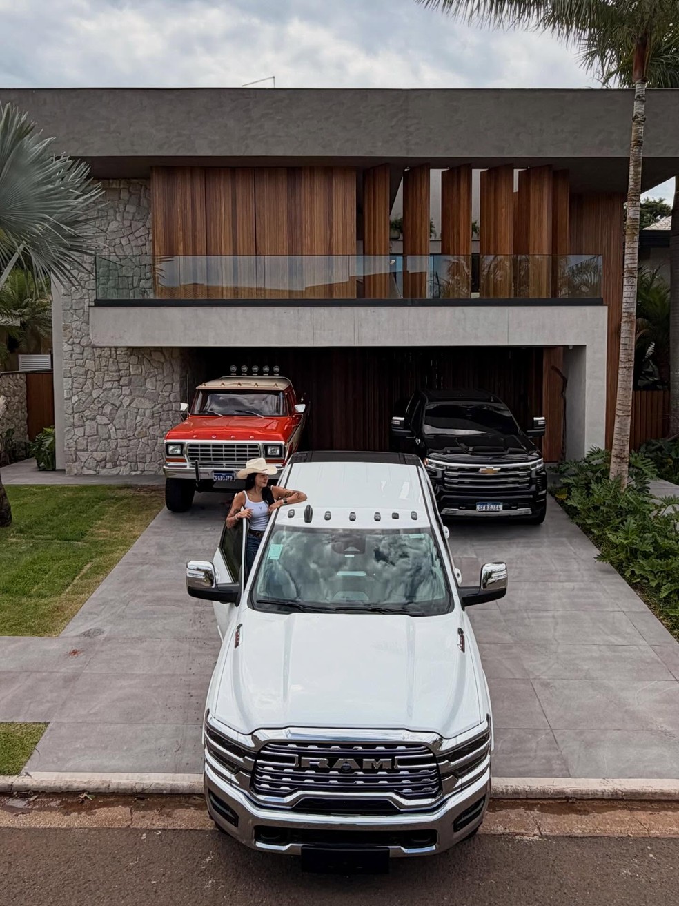 Ana Castela adiciona Dodge Ram à coleção de carros — Foto: Reprodução/Instagram