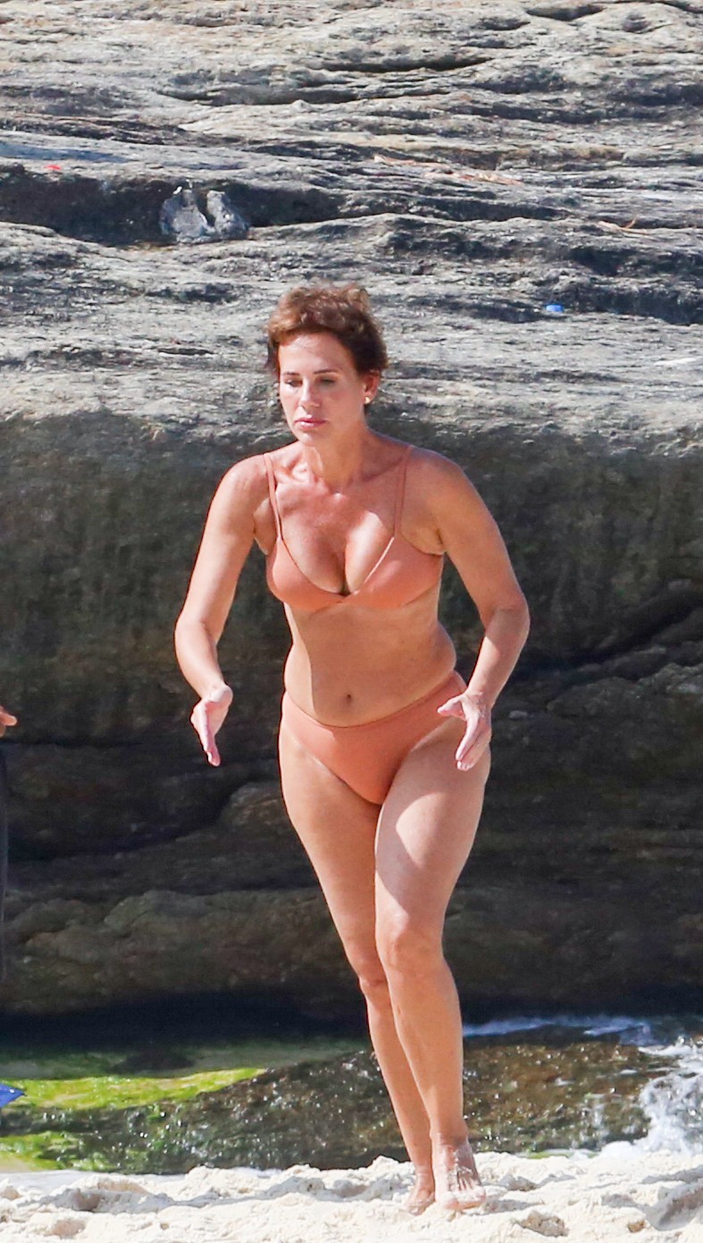 Famosos curtem praia em sábado ensolarado no Rio de Janeiro