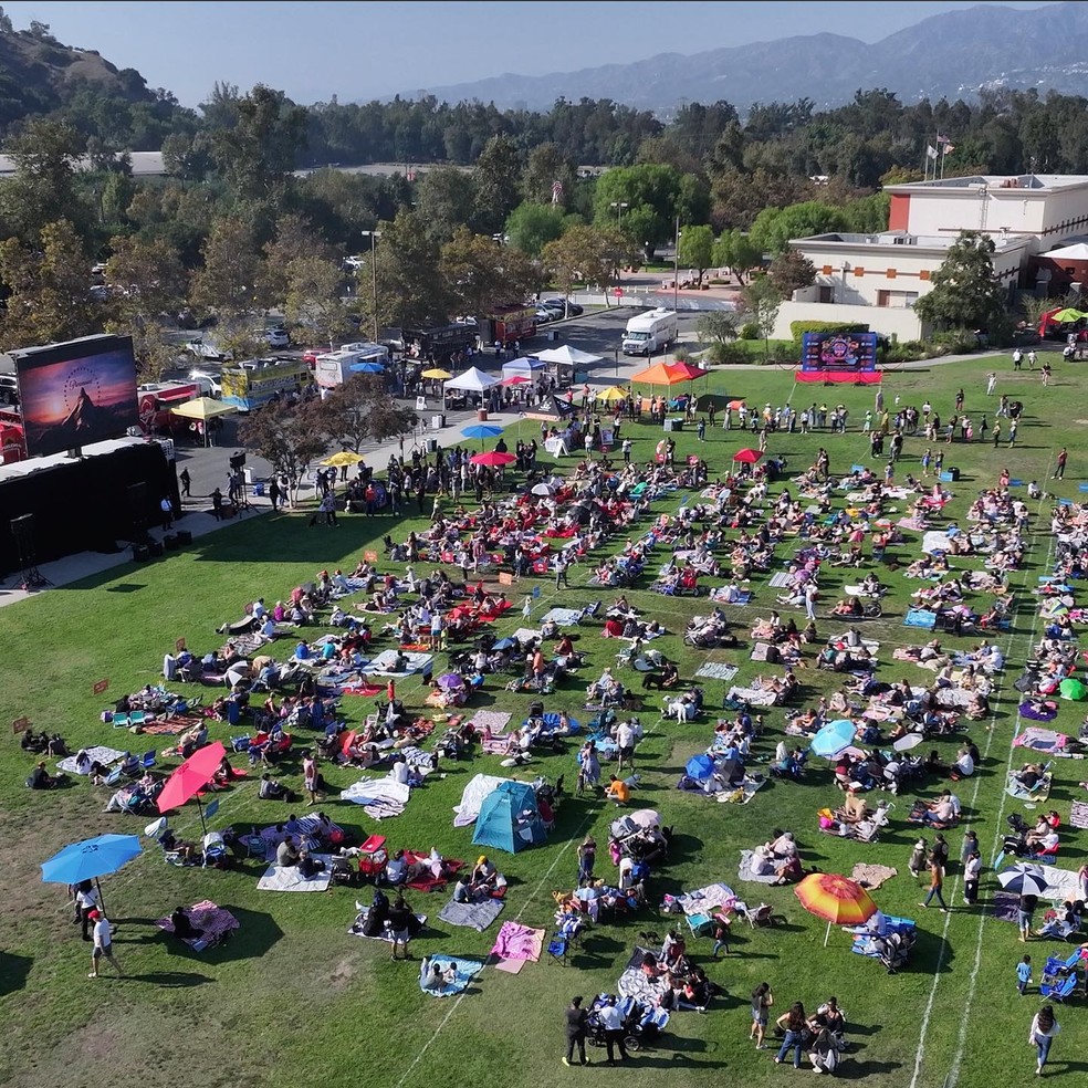 Centenas de cachorros estiveram em première de 'Patrulha Canina: O Filme' — Foto: Instagram/Guinness Book