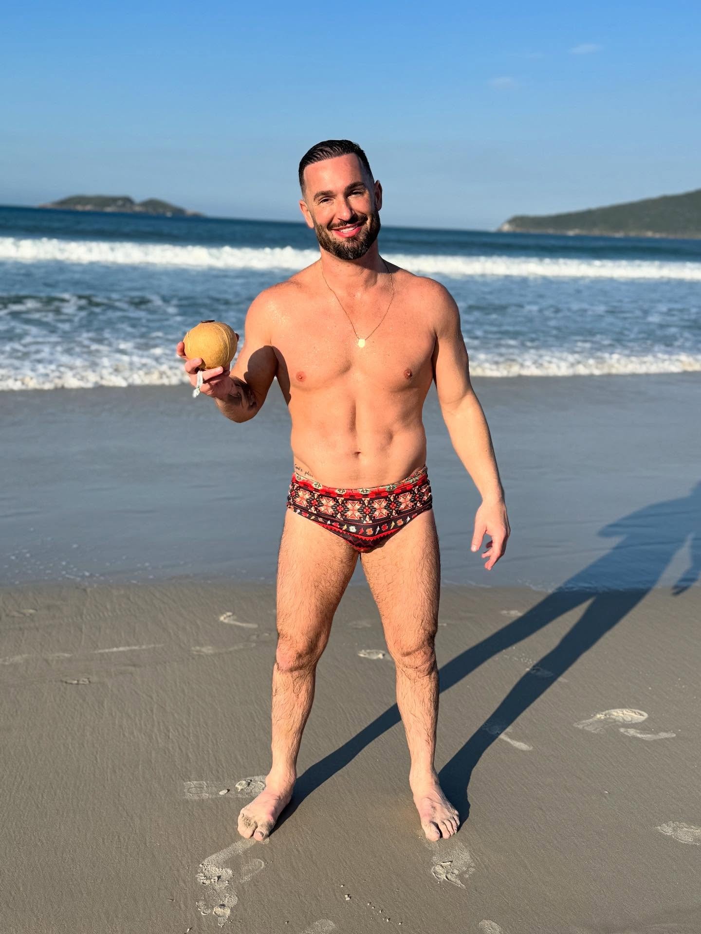 Diego Hypolito justifica ausência de fotos de sunga nas redes sociais: 'Estou mais comportado'