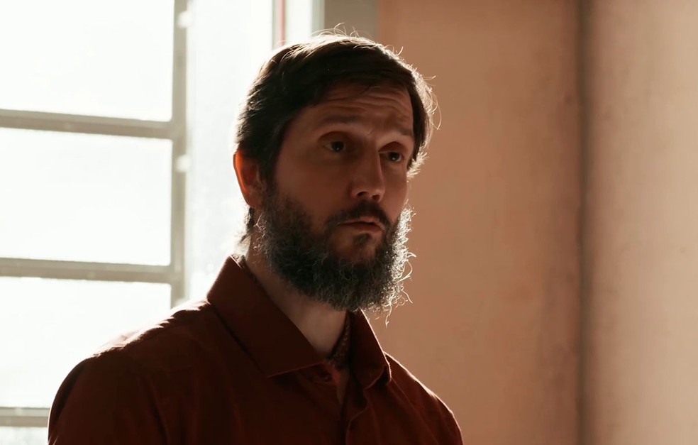 Em Renascer, Egídio (Vladimir Brichta) discute com Sandra (Giullia Buscacio) — Foto: Globo