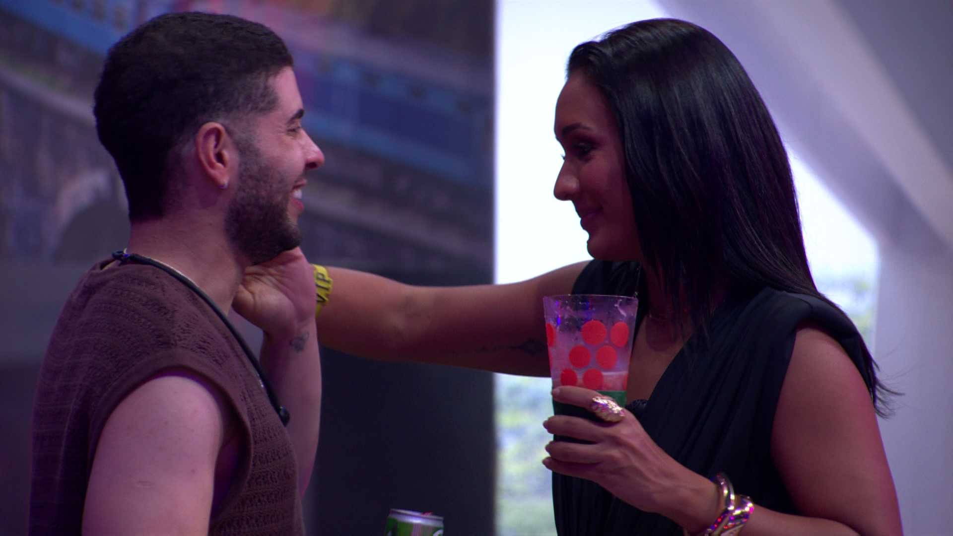 Maxiane diz que está 'sofrendo' por ver Marcelo em lado oposto no jogo