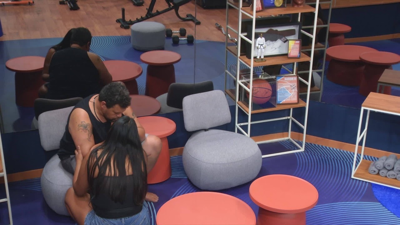 Chaiany pede atenção de Babu Santana no BBB 26: 'Fica bravo comigo não'