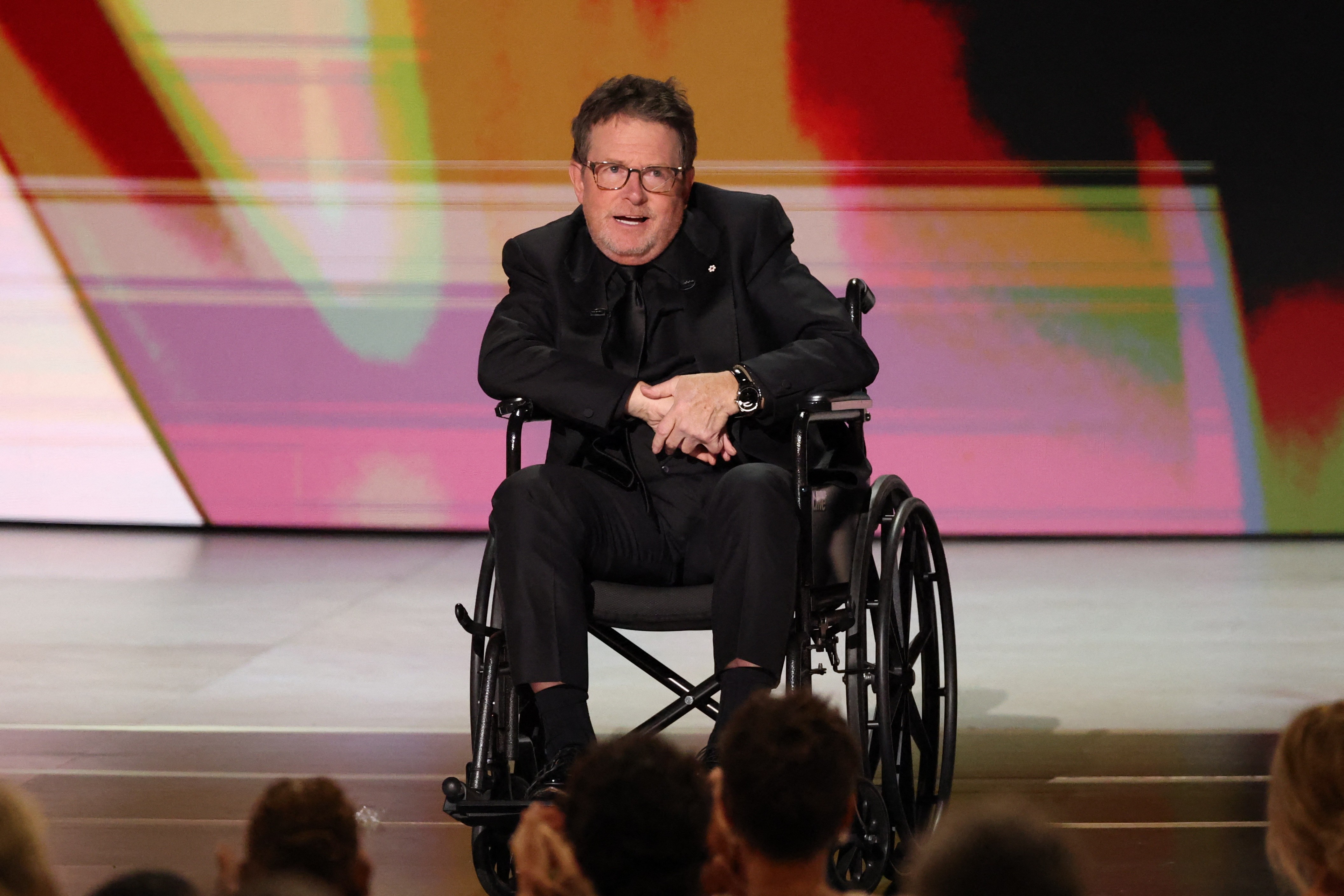 Michael J. Fox recebe homenagem emocionante no Emmy 2026