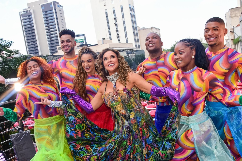 【超レア】WING CLUB デスクトップモデル　Maia MERCURY Daniela Mercury encerra Carnaval com megabloco em São Paulo | Gshow