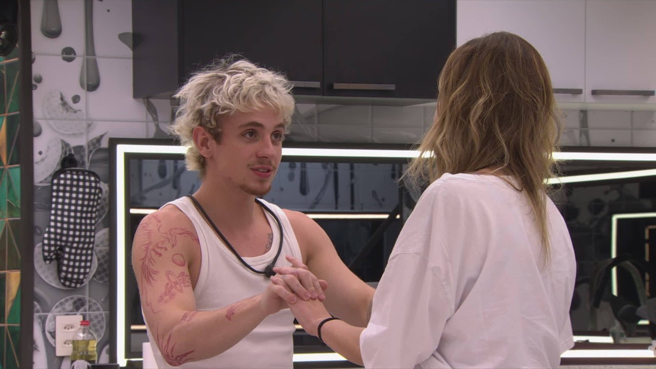 Após retornar do Paredão, Juliano Floss comemora com Ana Paula Renault: 'Falta só um passo'