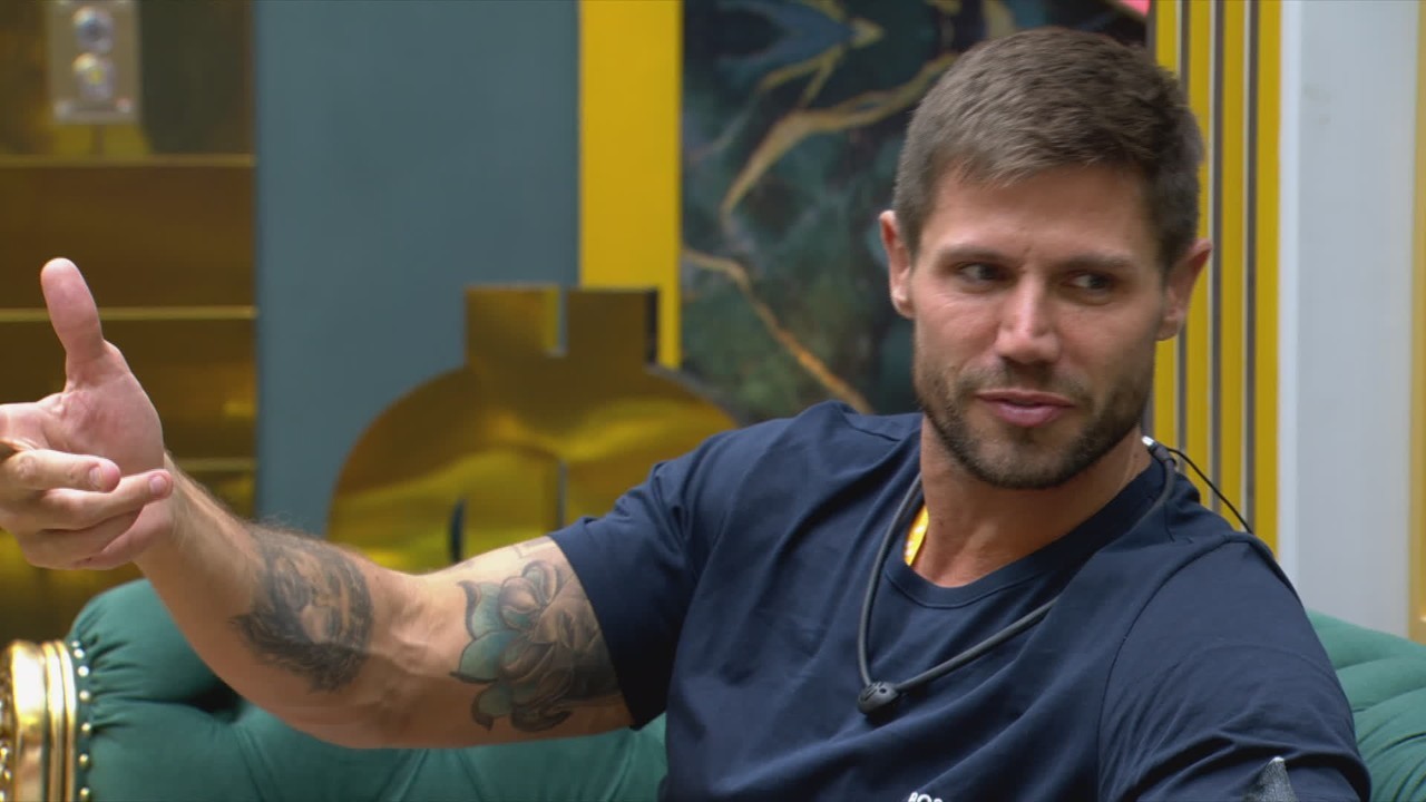 Jonas Sulzbach cita ex, e Ana Paula Renault provoca: 'Baixo astral'