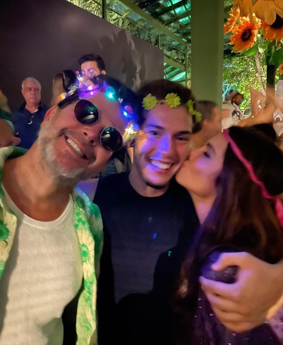 Pietro Antonelli com os pais, Murilo Benício e Giovanna Antonelli — Foto: Reprodução/Instagram