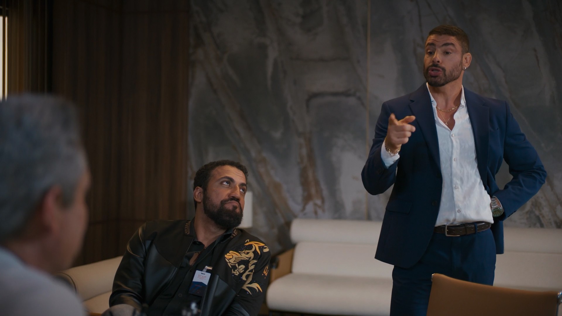 Viúvo, rico e abusado: César pede sala de Odete na TCA em Vale Tudo