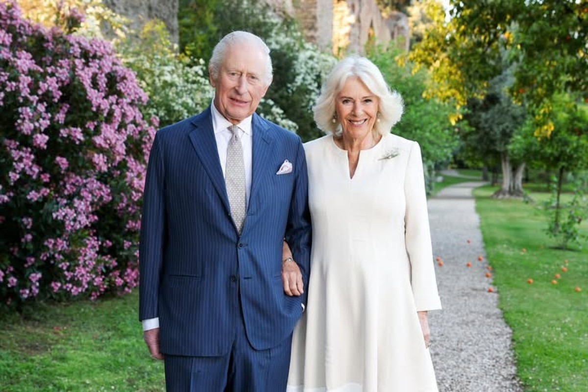 Rei Charles e Rainha Camilla celebram 20 anos de casamento