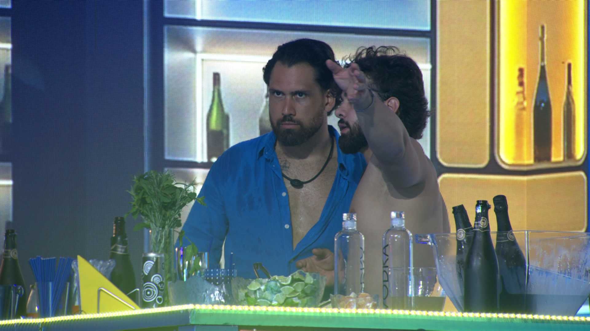 Paulo Augusto diz que brother do BBB 26 está 'incomodando muito', e Brigido concorda: 'Não compactuo'