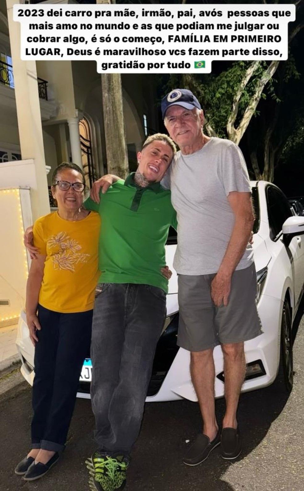 MC Daniel dá carro de presente para os avós às vésperas do Natal: 'Família em primeiro lugar' — Foto: Reprodução/Instagram