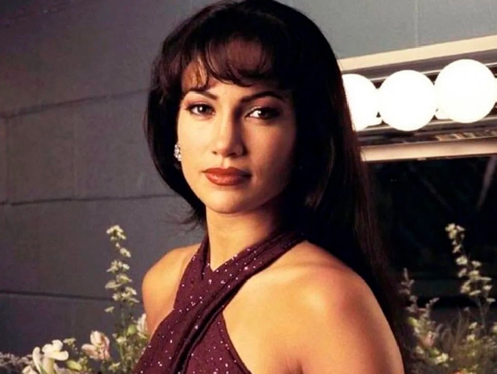 História e fim tráfico da cantora foi contato no filme "Selena" interpretado por Jennifer Lopez, em 1997 — Foto: Reprodução