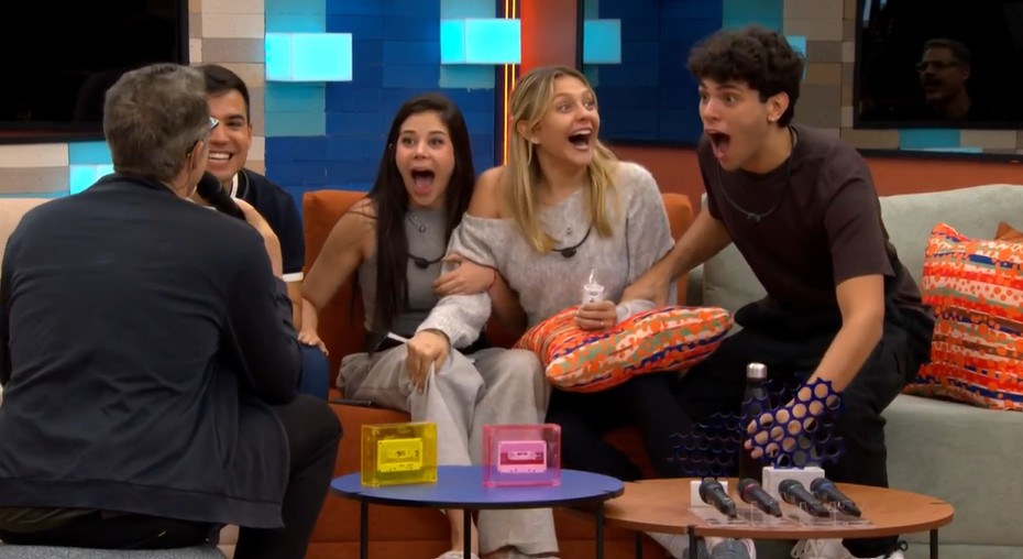 Quarteto Estrelas da Casa comemorando vitória na enquete do gshow