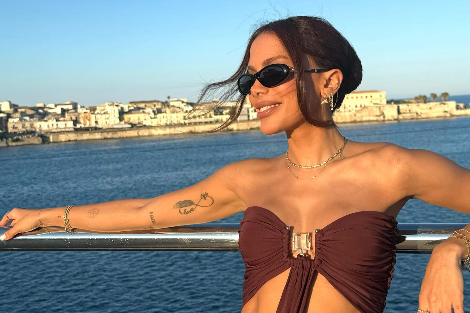 Anitta diz que meditação a ajudou a mudar relação com religião: 'Achava que tudo era macumba'