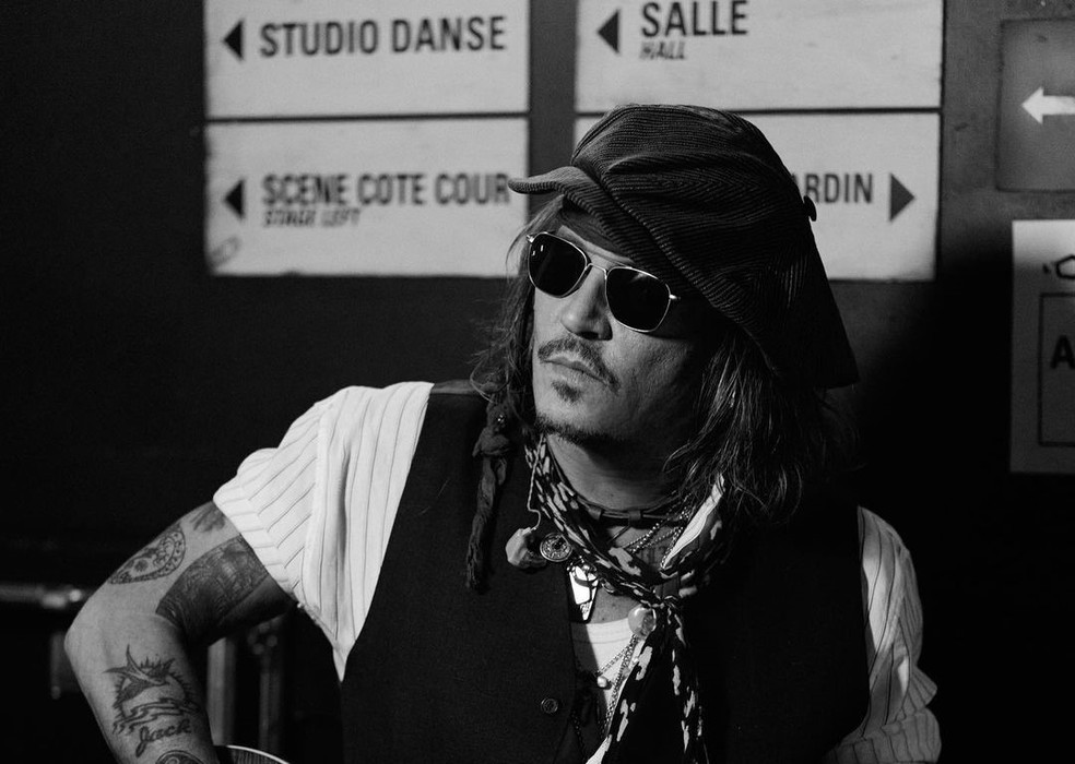 Johnny Depp assina contrato de R 100 milh es com grife o maior